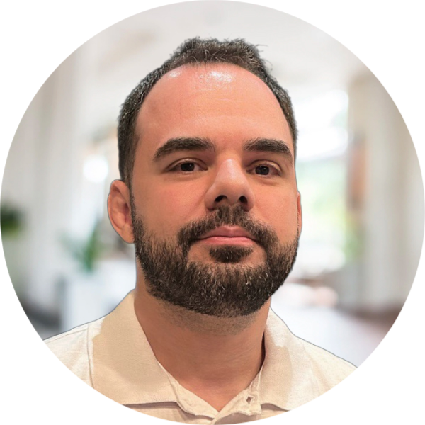 Engenheiro de Software {Full Stack} & Especialista em Soluções Tech